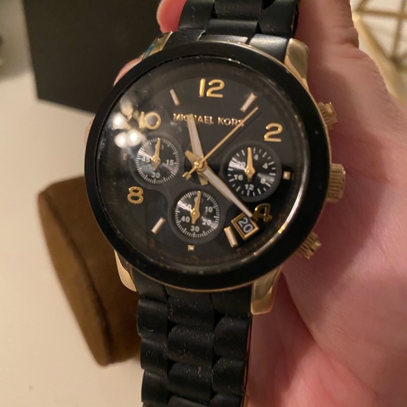 Michael Kors Watch - Picture 7 of 8